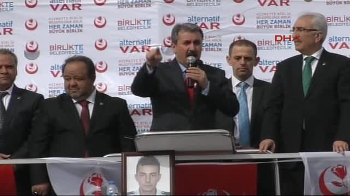 BDP Afişini Yaktıkları Öne Sürülen 2\'si Asker 3 Kişiye Linç Girişimi