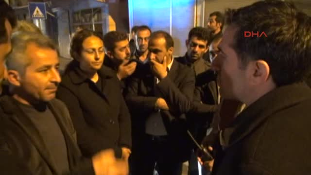 BDP Afişini Yaktıkları Öne Sürülen 2\'si Asker 3 Kişiye Linç Girişimi