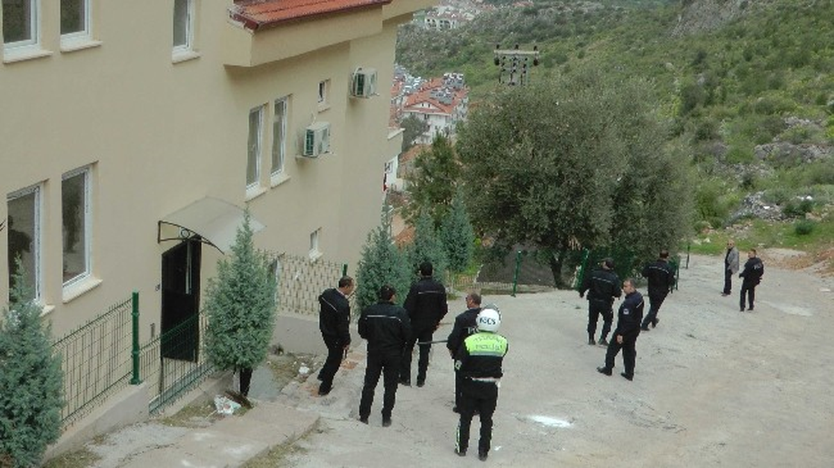 Cezaevi Firarisi Eşi ve Dört Aylık Bebeğini Rehin Aldı