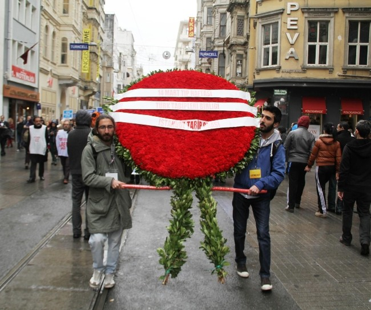Doktorlar Tıp Bayramı\'nda Yürüdü