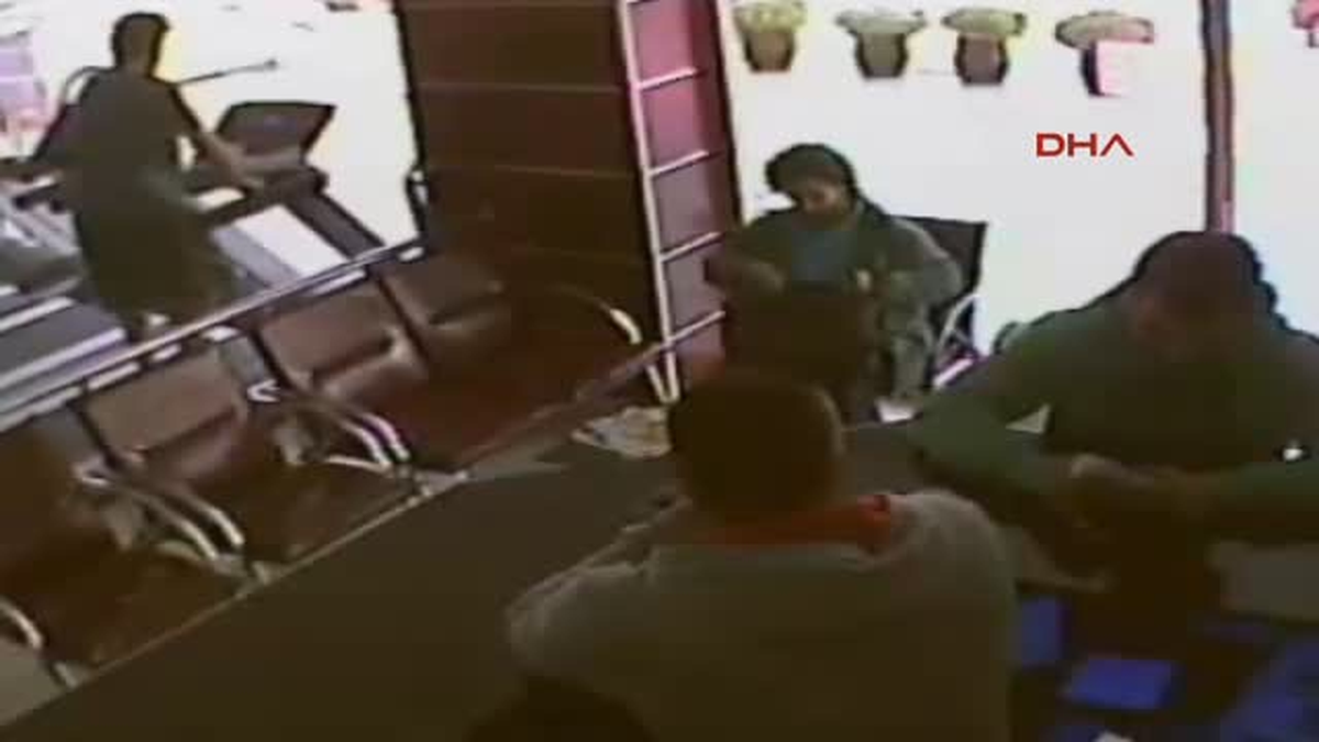 Spor Salonuna Gelen Dolandırıcıyı Mekan Sahibi Döverek Kovdu