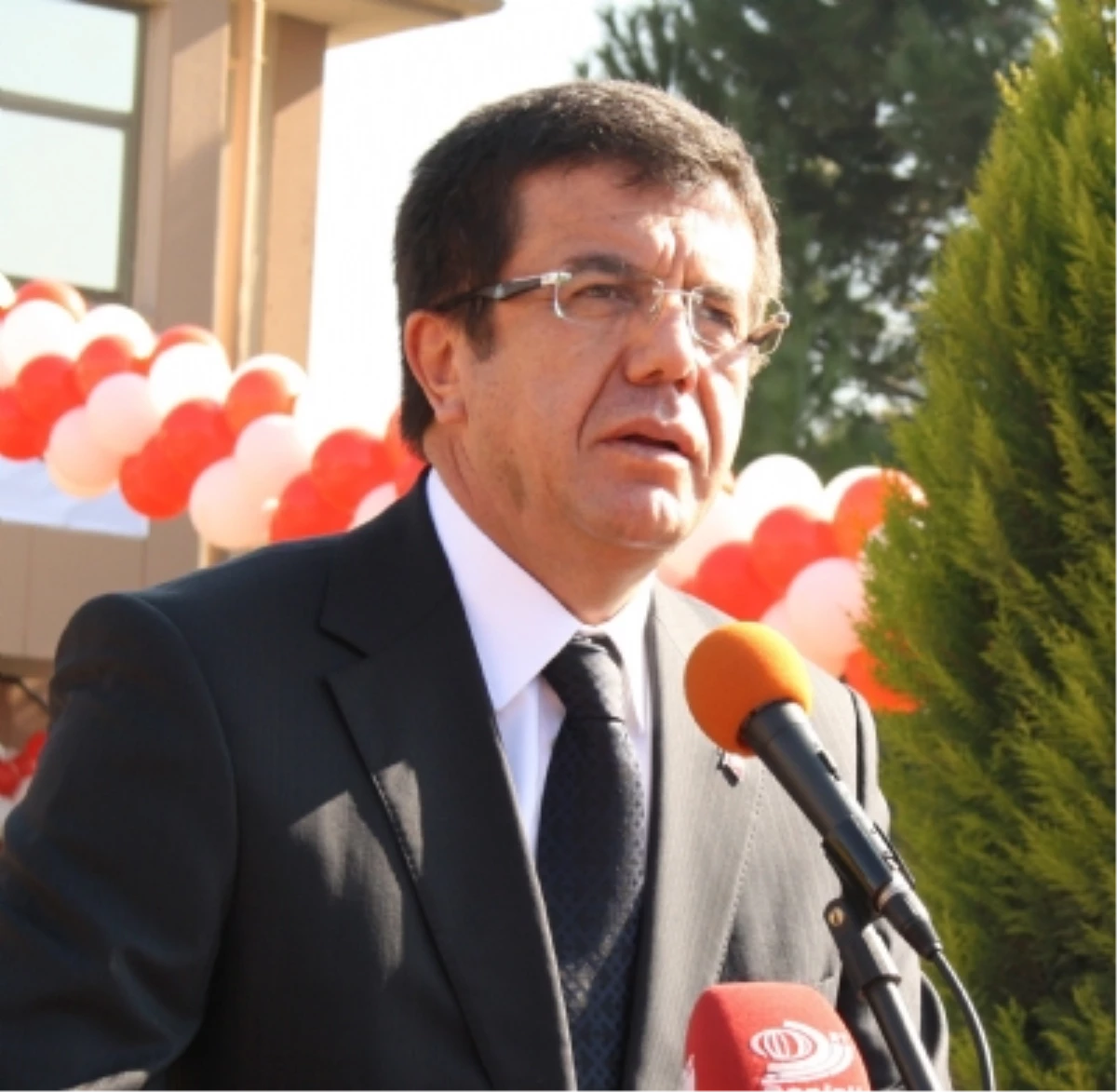 Ekonomi Bakanı Nihat Zeybekci Denizli\'de