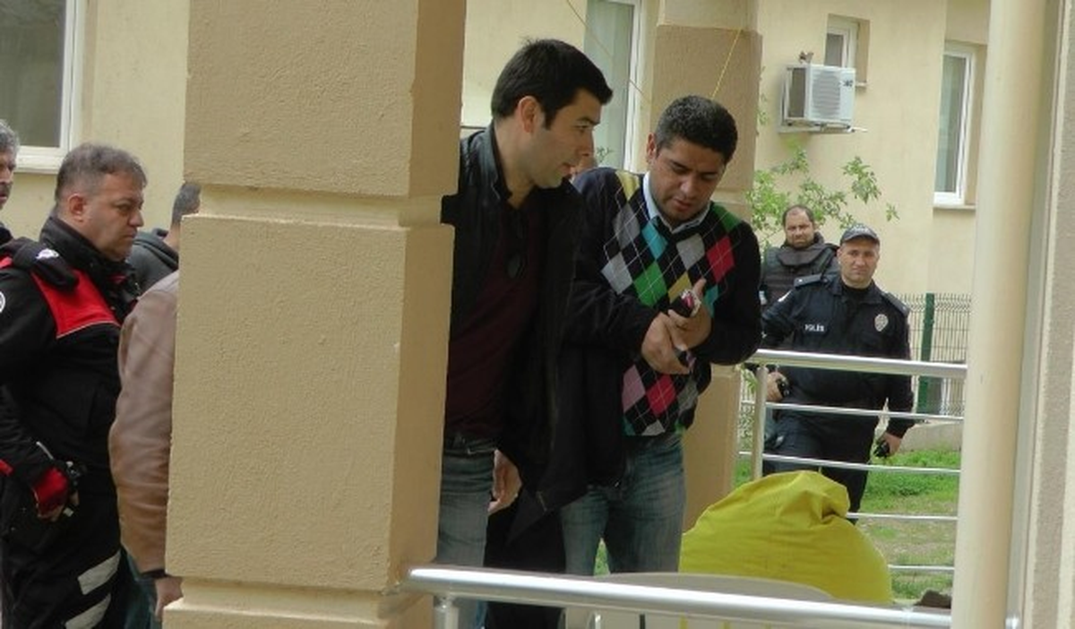 Eşi ve Çocuğunu Rehin Alan Cinayet Zanlısını Savcı İkna Etti