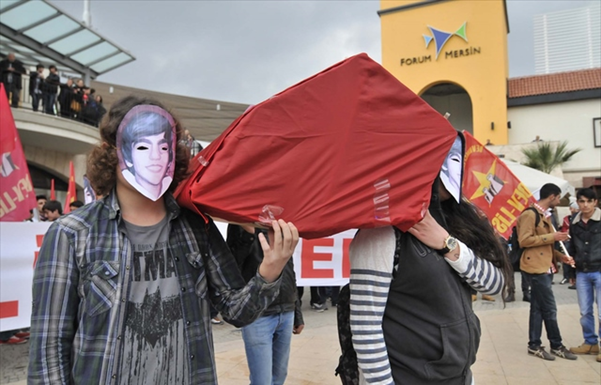 Gençlerden Tabutlu Berkin Eylemi