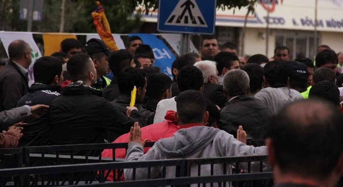 Adana\'da HDP Mitingi Öncesi Gerginlik