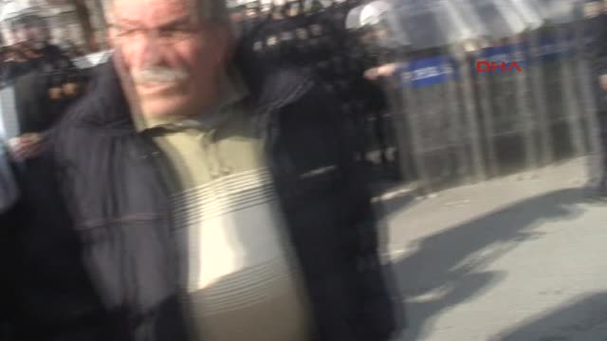 İzmir? de Başbakan\'a Tepki Eylemlerine Müdahale