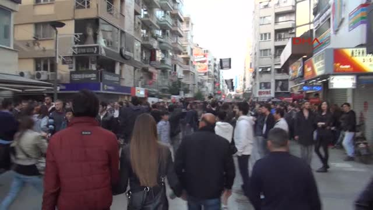 İzmir\'de Başbakan Erdoğan\'a Tepki Gösterildi Ek