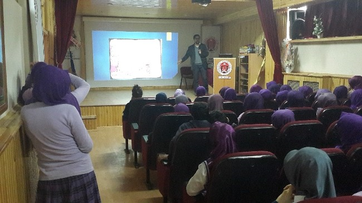 Kars\'ta Öğrencilere "Yasadışı Bağımlılık Yapıcı Maddelere Yönelik Farkındalık Arttırma"Semineri...