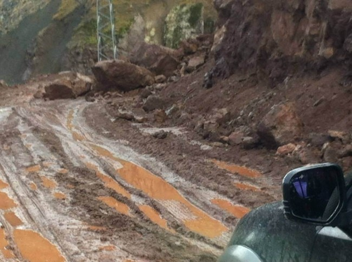 Köy Yolu Heyelan Nedeni ile Bir Haftadır Kapalı