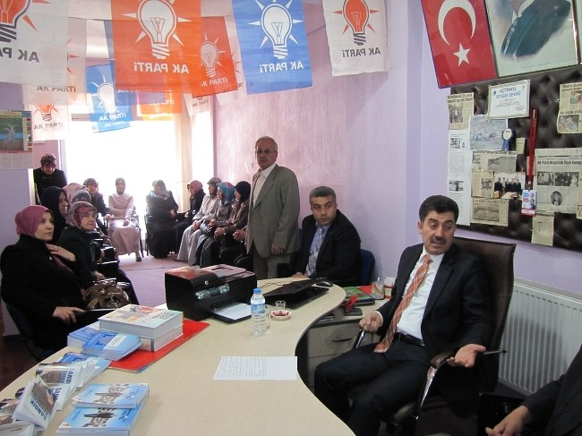 Maliye Bakan Yardımcısı Cantimur, Hisarcık\'ta Ak Partili Kadınlarla Bir Araya Geldi