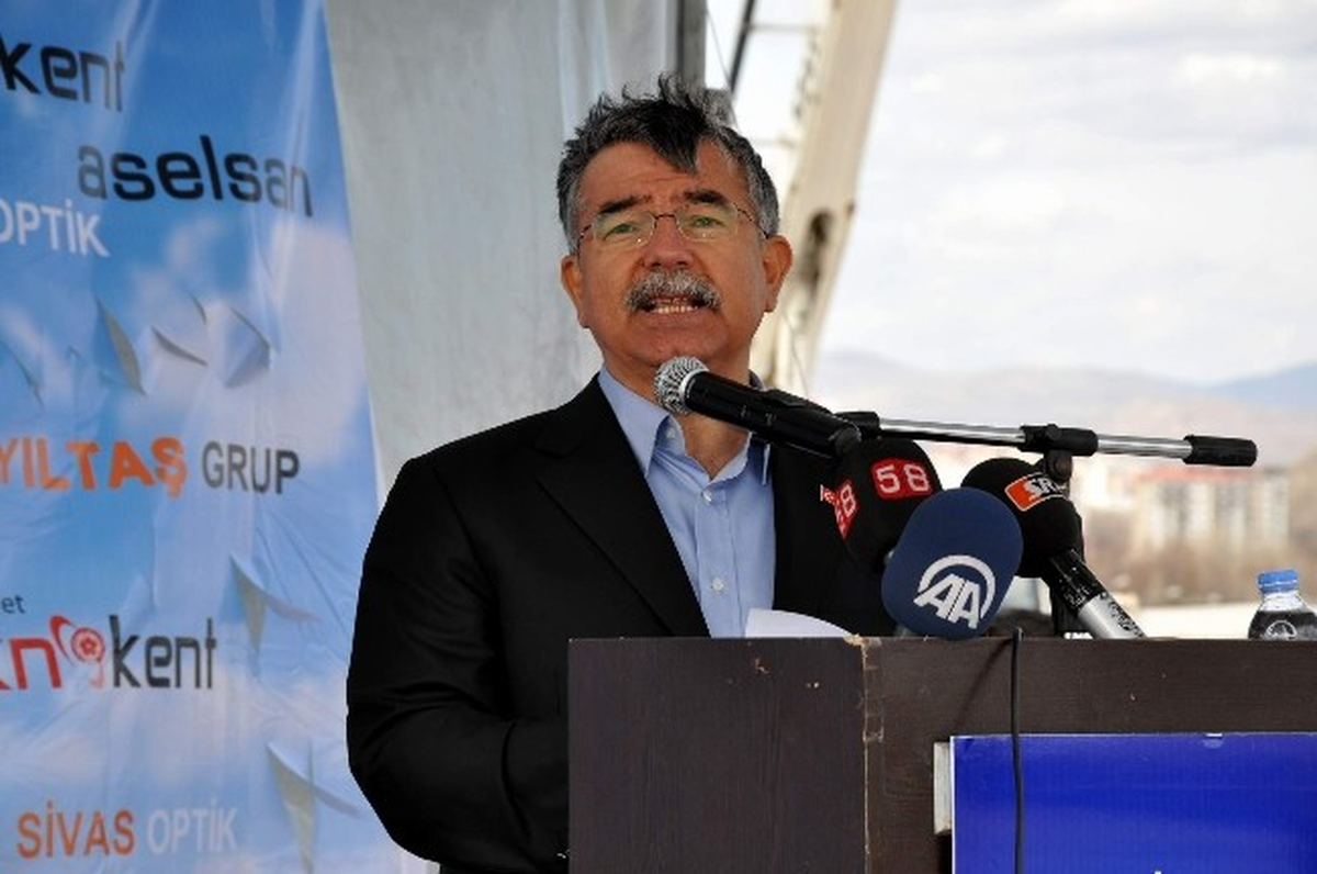 Milli Savunma Bakanı İsmet Yılmaz Sivas\'ta