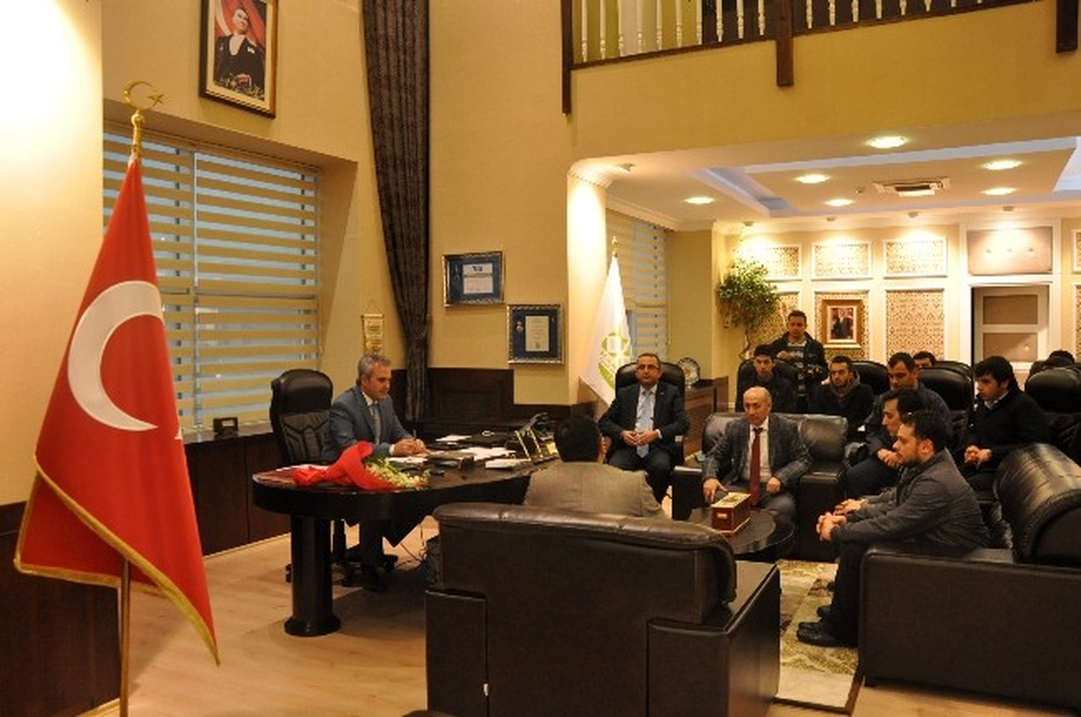 Robot Kulübü Öğrencilerinden Rektör Uysal\'a Ziyaret
