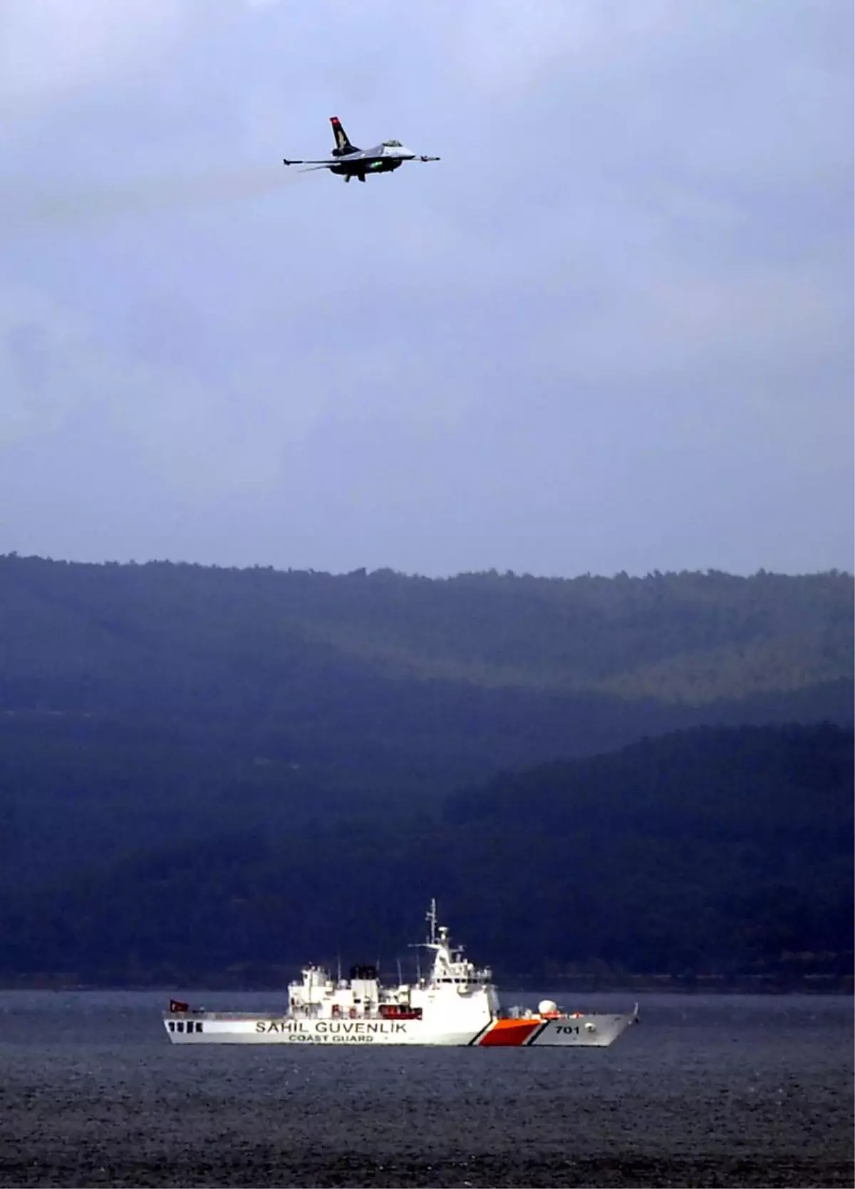 Solo Türk, Çanakkale\'de Gösteri Uçuşu Yaptı