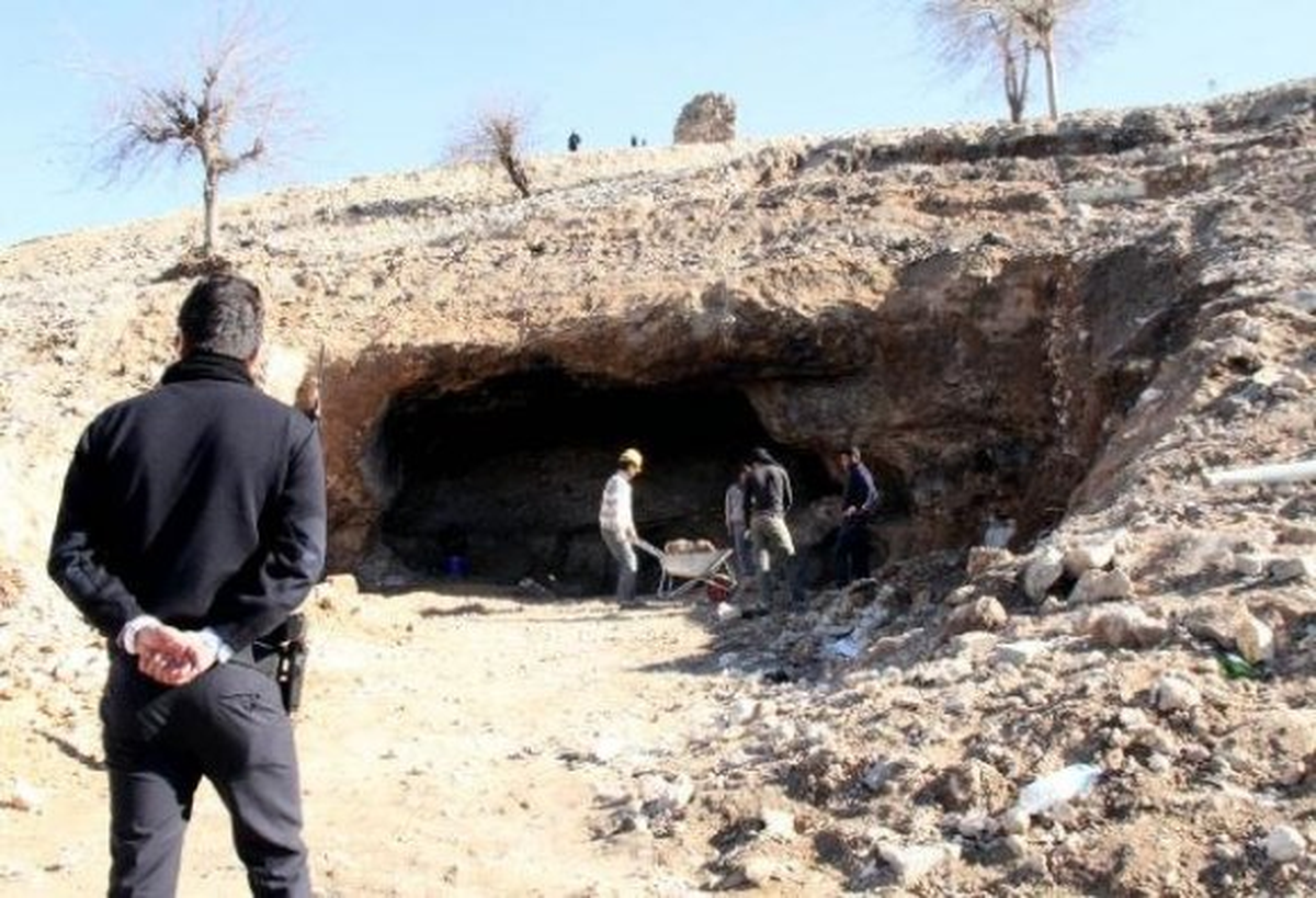 Urfa Kalesi Eteklerinde Ermeni ve Hıristiyan Mezarlıkları
