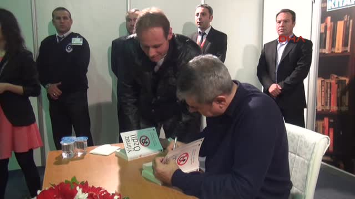 Yılmaz Özdil, Bursa\'da Okurlarıyla Buluştu