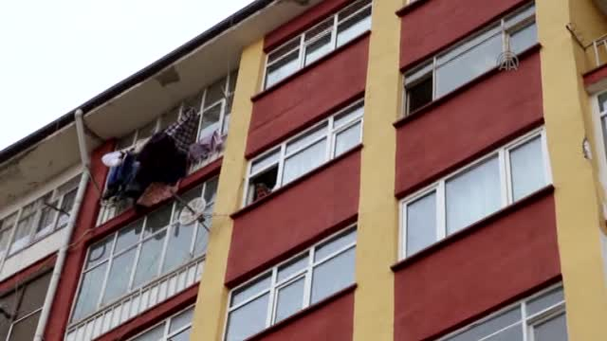 Yüksekten düşen kişi öldü -