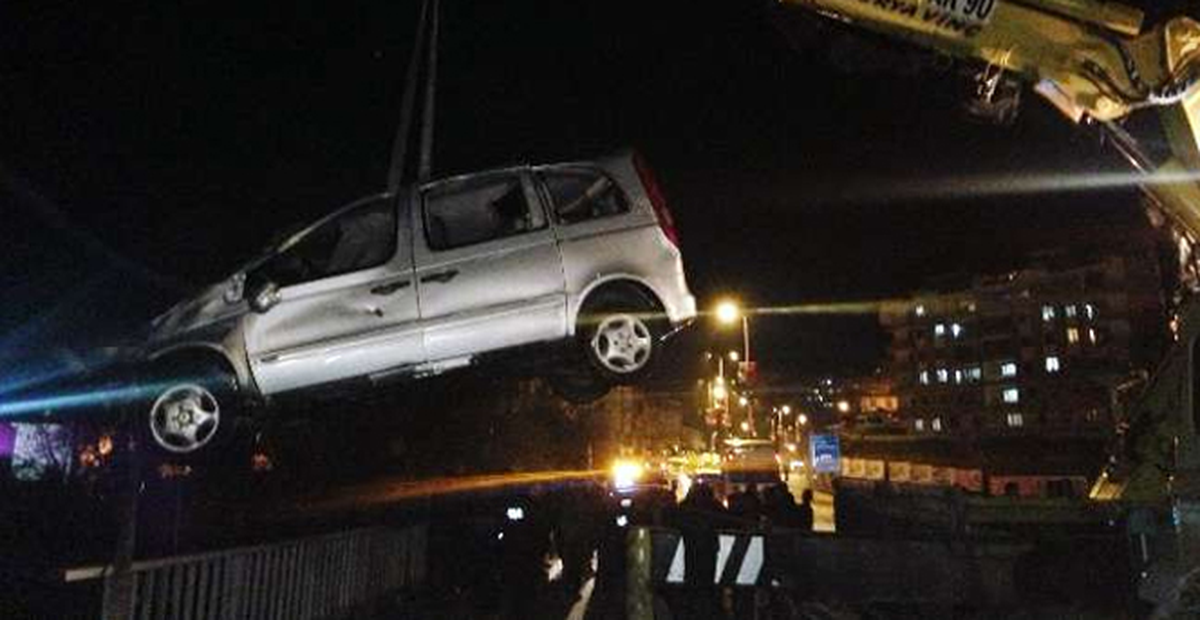 Zonguldak\'ta Otomobille Dereye Uçan Lise Öğrencisi Öldü
