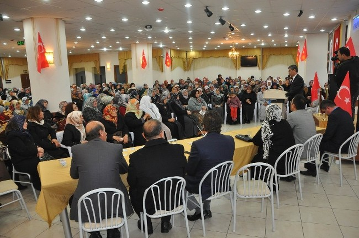 Suşehri\'nde Kadınlar Çanakkale Şehitlerini Andı