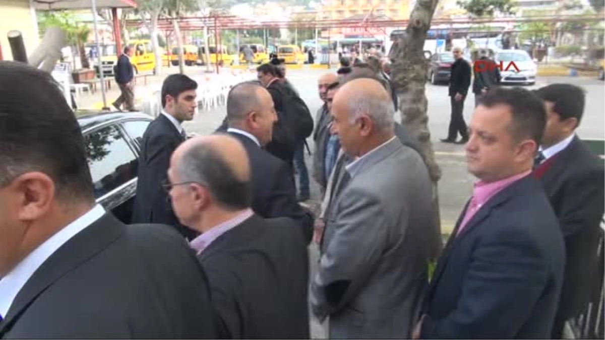 AB Bakanı Çavuşoğlu Taksicilerle Kahvaltı Yaptı