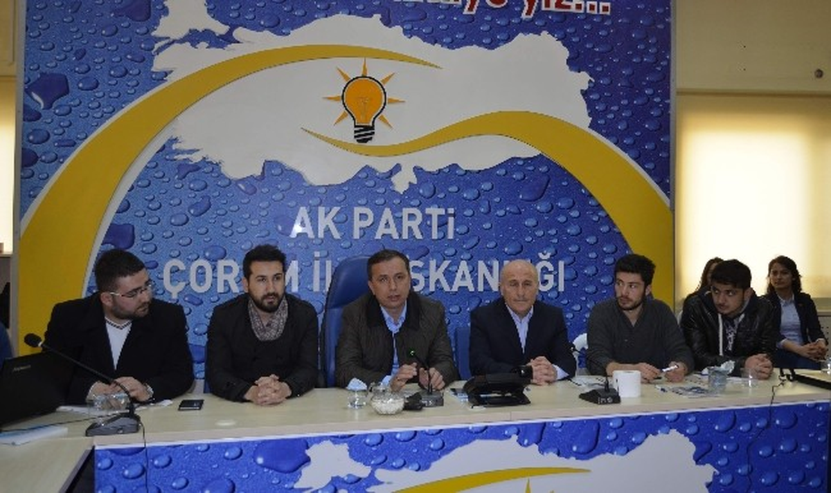 AK Parti İl Başkanı Ceylan, Üniversiteli Gençlerle Bir Araya Geldi