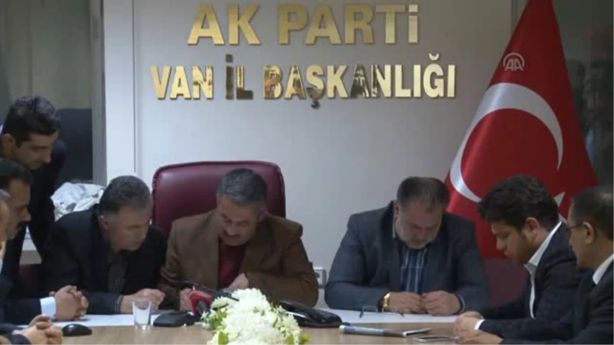 AK Parti Van milletvekilleri AK Parti\'lilere taşlı ve sopalı saldırıyı kınadı -