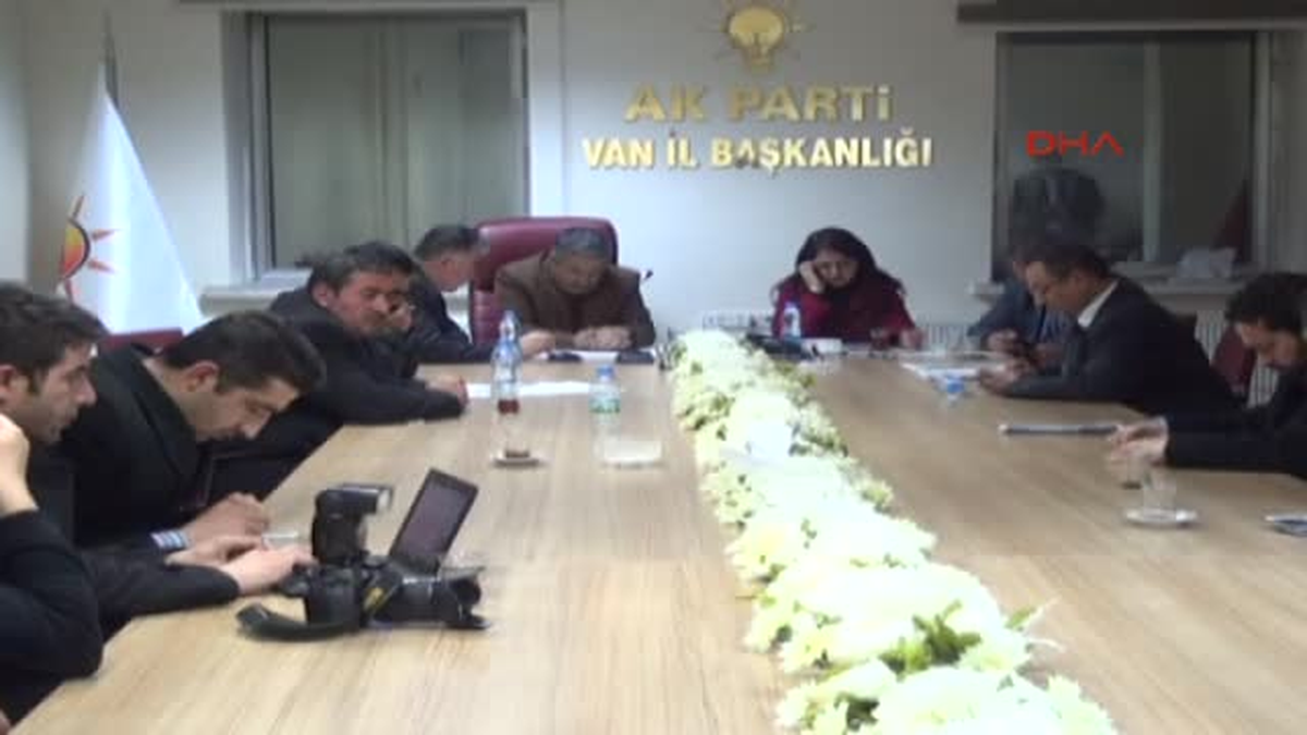 AKP\'lilere Taşlı Sopalı Saldırı: 5 Yaralı