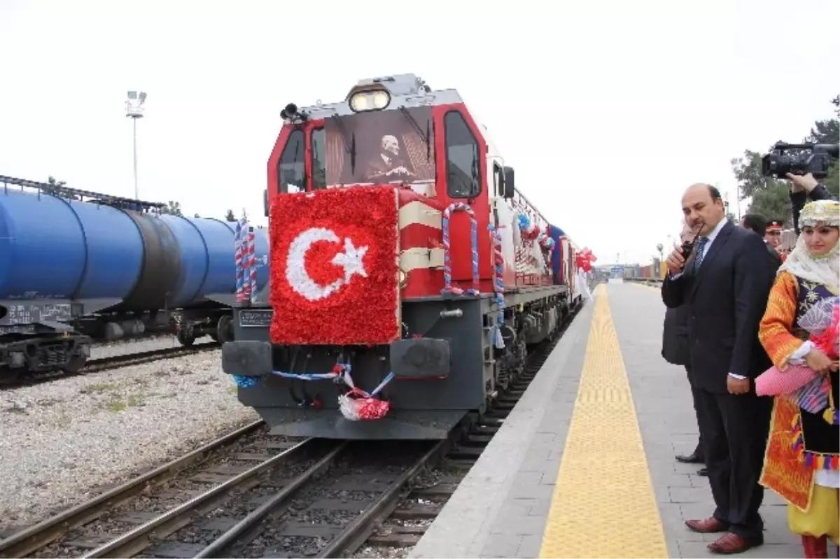 Atatürk\'ün Mersin\'e Gelişi Törenlerle Kutlandı