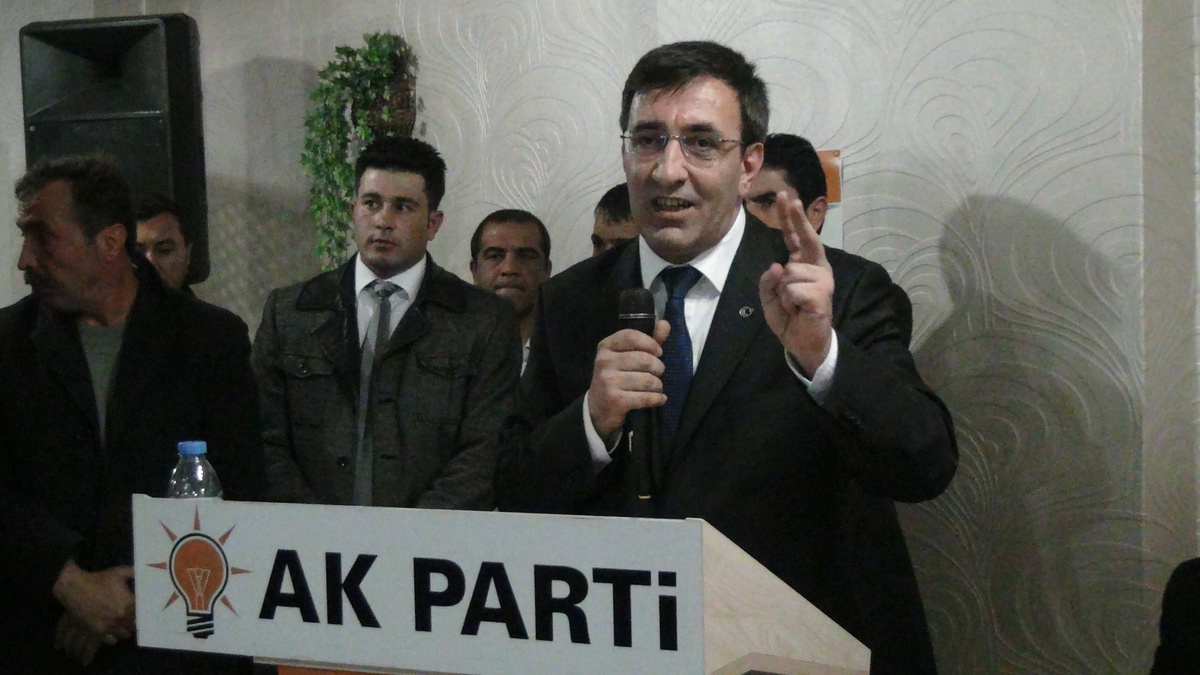 Bakan Yılmaz, Bitlis Valisi Öztürk\'ü Ziyaret Etti