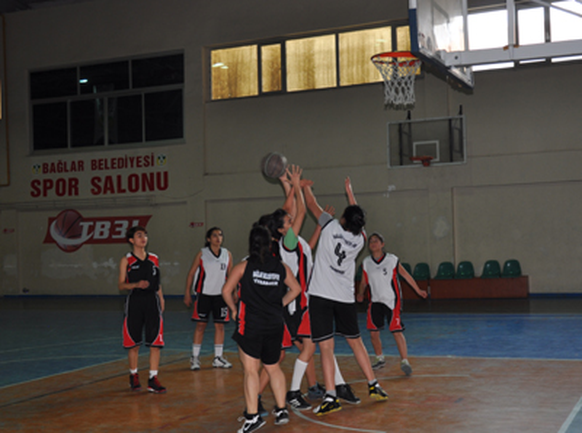 Bağlar Belediyesi Yıldız Kızları Şampiyon Oldu