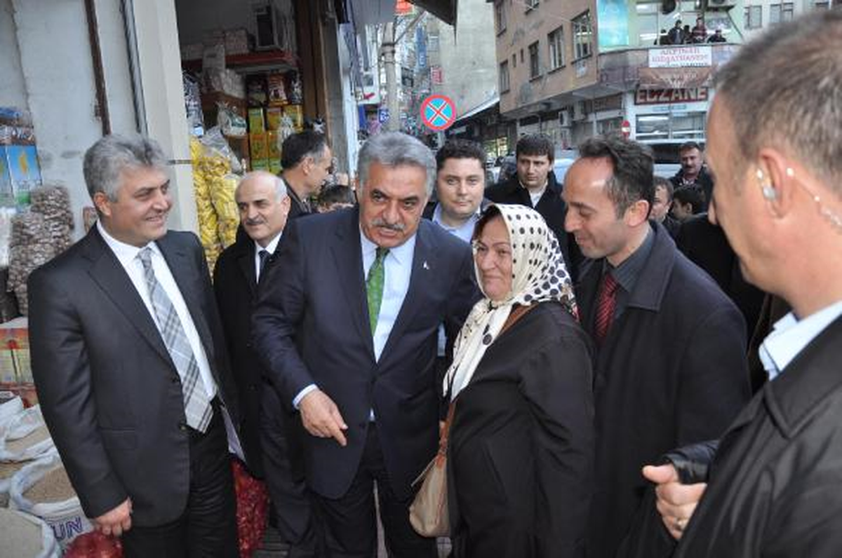 Bakan Yazıcı Trabzon\'da Esnaf Ziyaretinde (3)