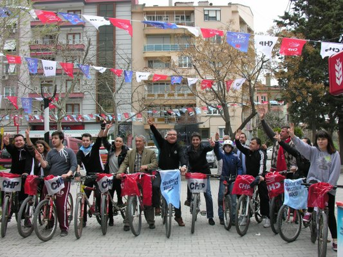 Balıkesir Altıeylül Belediye Başkan Adayının Partililerle Bisikler Turu