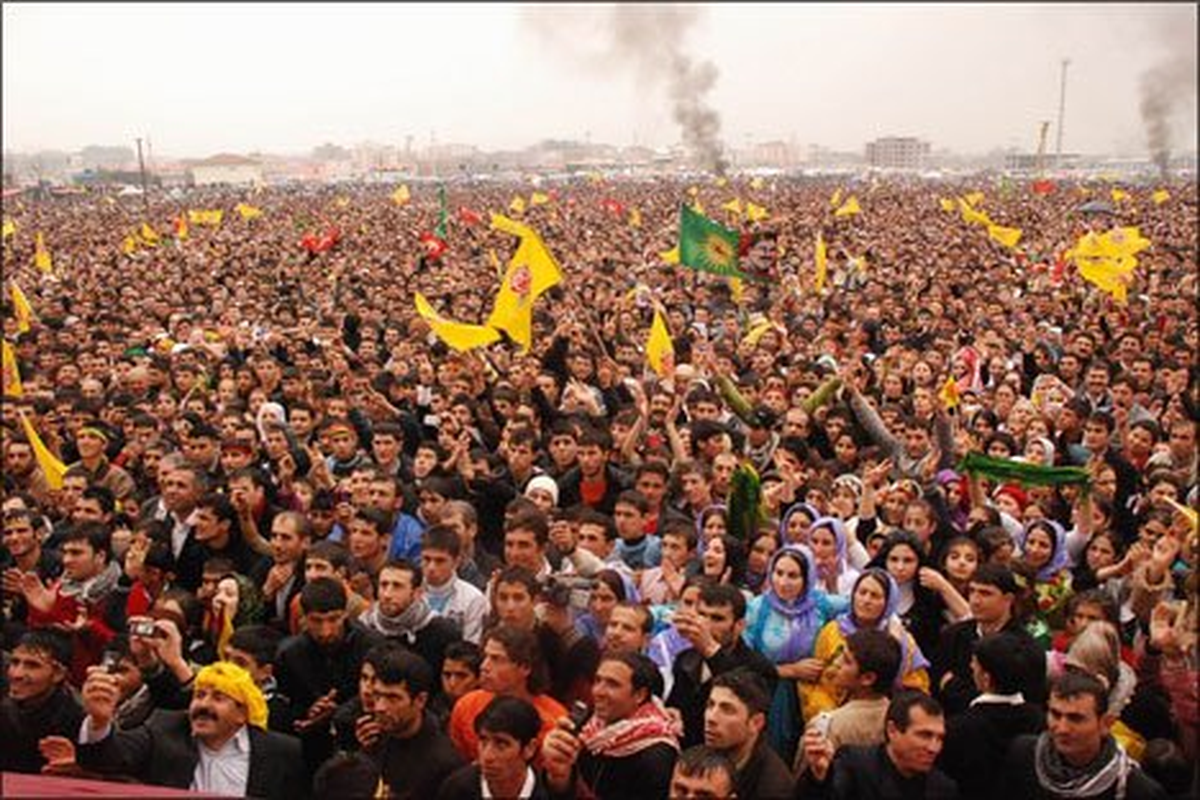 Batman\'da Vatandaşlar Newroz Alanına Akın Ediyor