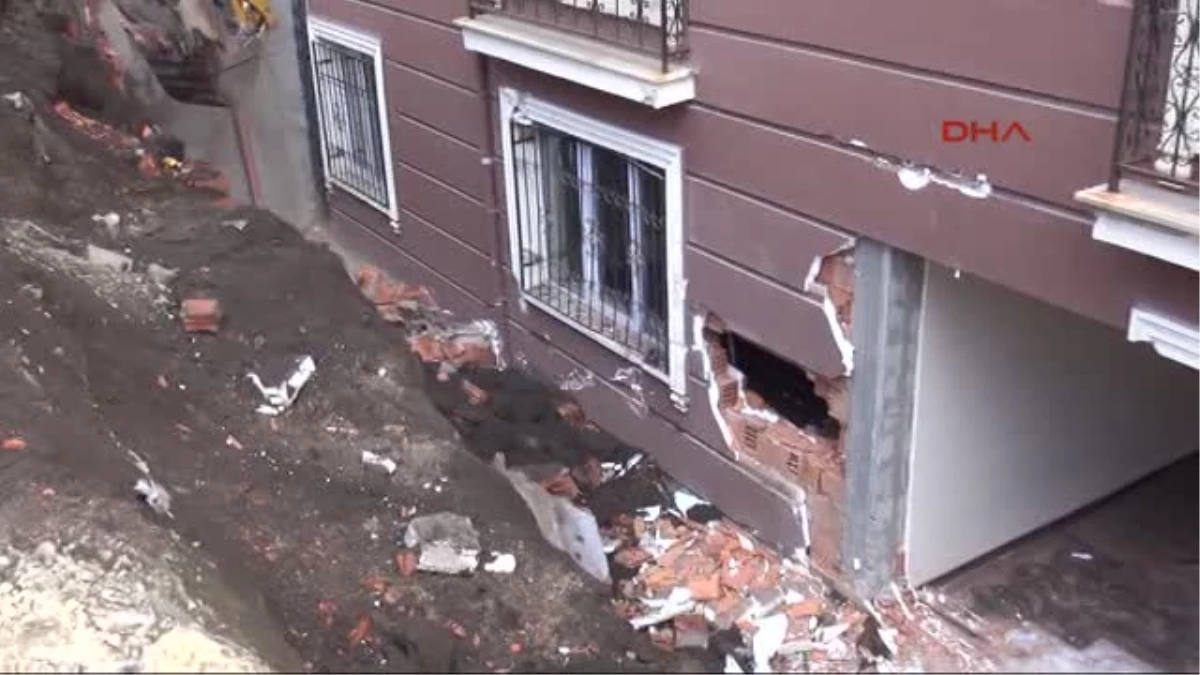 Çöken İstinat Duvarı Öğrenci Evinin Duvarını Uçurdu