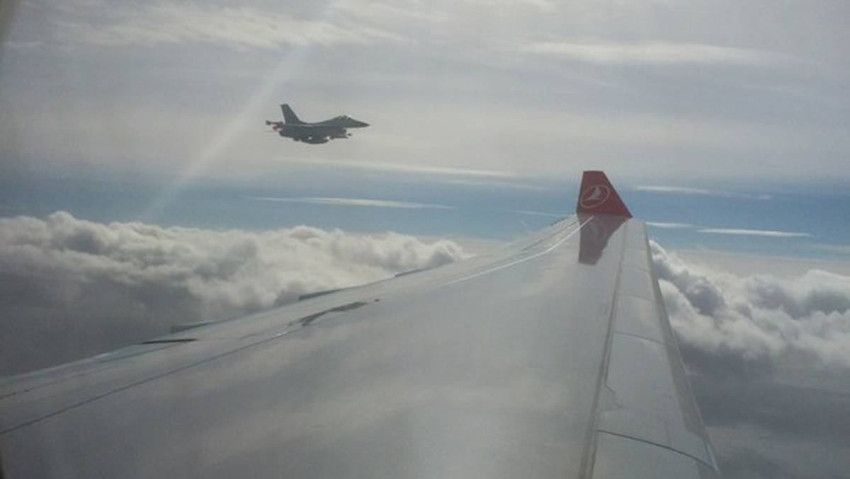 Cumhurbaşkanı Gül\'e F-16\'lar Refakat Etti