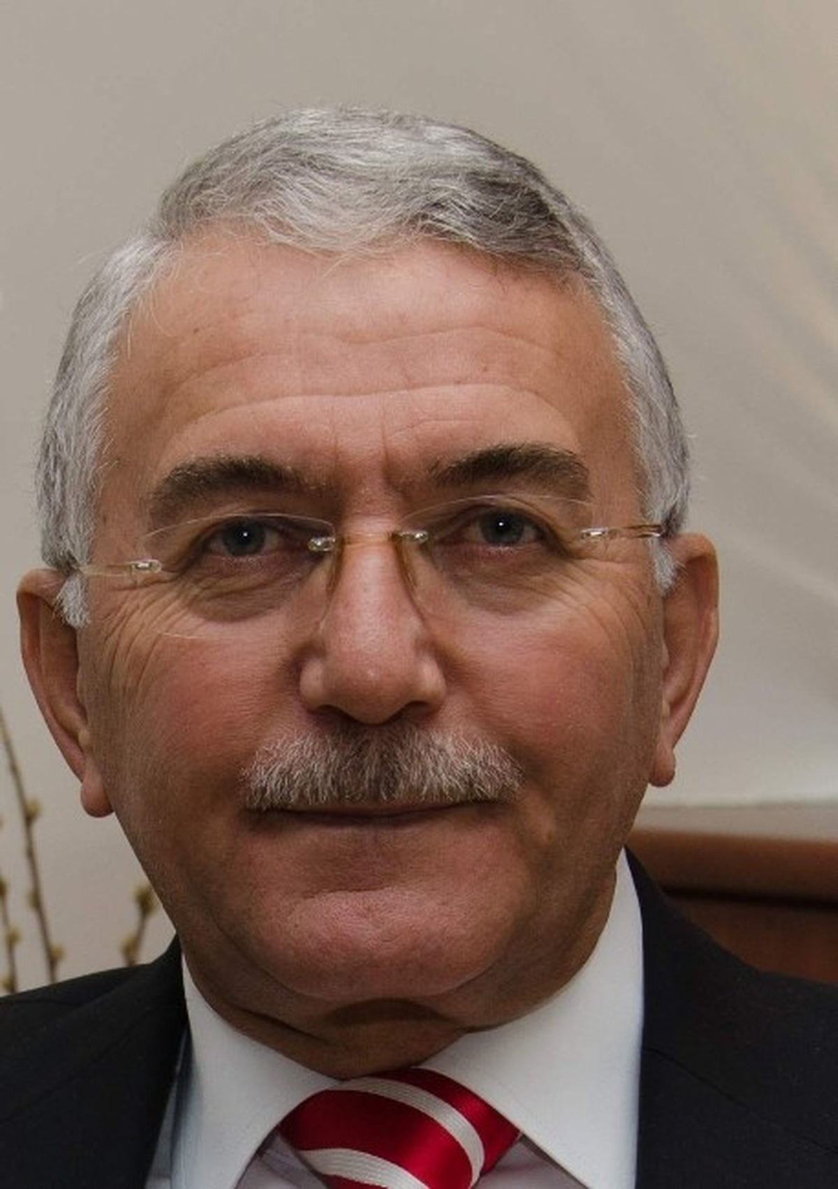 Esogü Rektörü Prof. Dr. Hasan Gönen\'in 18 Mart Mesajı