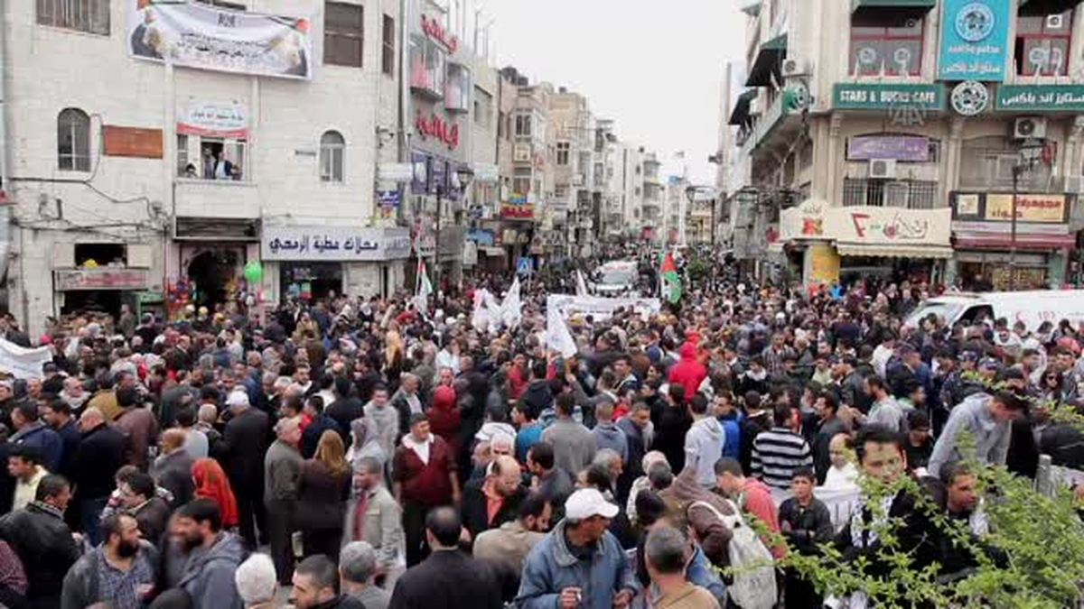 Filistin\'de Abbas\'a destek gösterisi