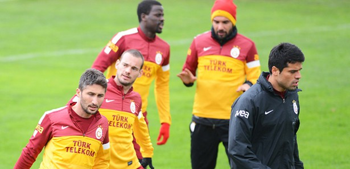 Flaş! Galatasaray\'a Kötü Haber!