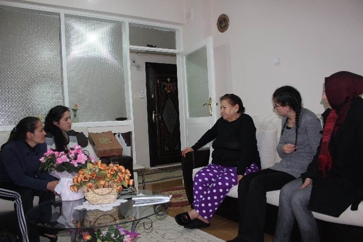 Gönül Elçilerinden Şehit Annesine Ziyaret