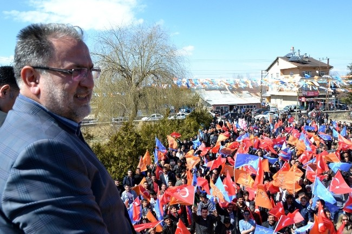 Gülaçar: "Biz Hizmet Diyoruz; Onlar Taş, Bomba Diyor"