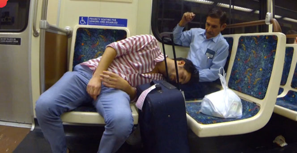 Hayrettin'den Metroda Uyuma Şakası