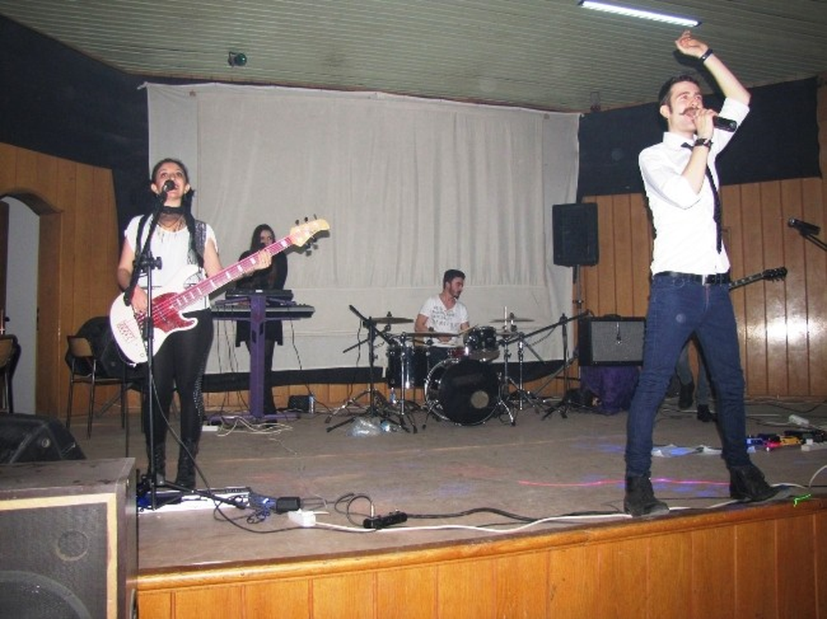 Hisarcık\'ta Kabare Band Konseri