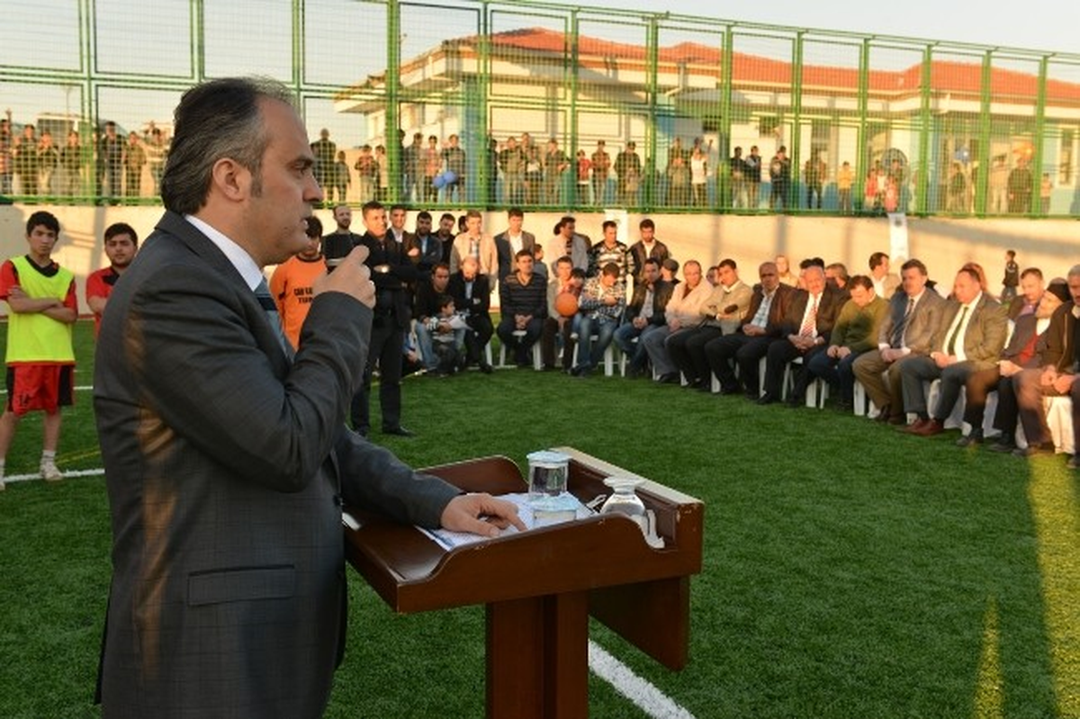 Huzur Mahallesi\'ne Futbol Sahası ve Lokal Binası
