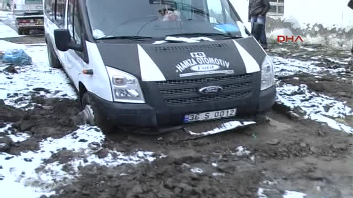 Kars ve Iğdır\'da Şiddetli Rüzgar Çatıları Uçurdu