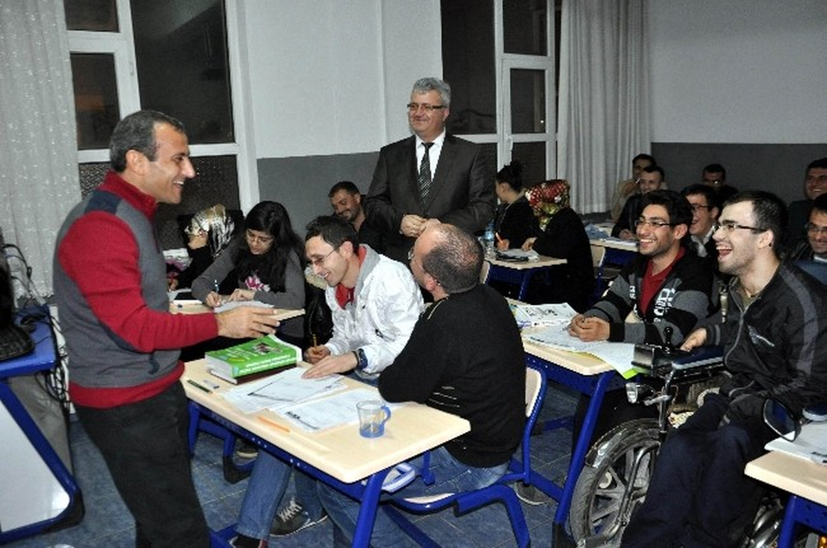 Kaymakam Sonel\'den Engelli Kursiyerlere Ziyaret