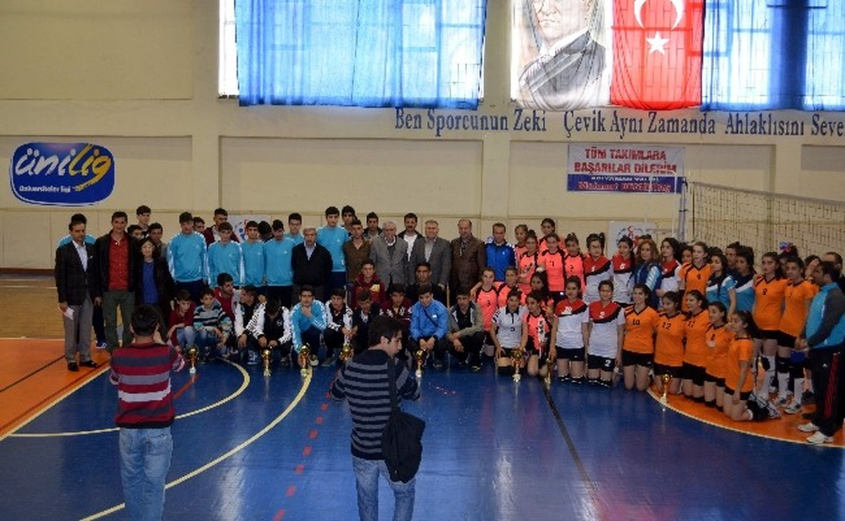 Kulüpler Arası Voleybol ve Hentbol\'da Şampiyonlar Belli Oldu
