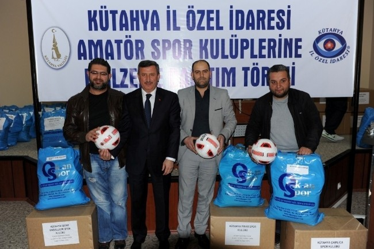 Kütahya\'da Amatör Spor Kulüplerine Malzeme Yardımı