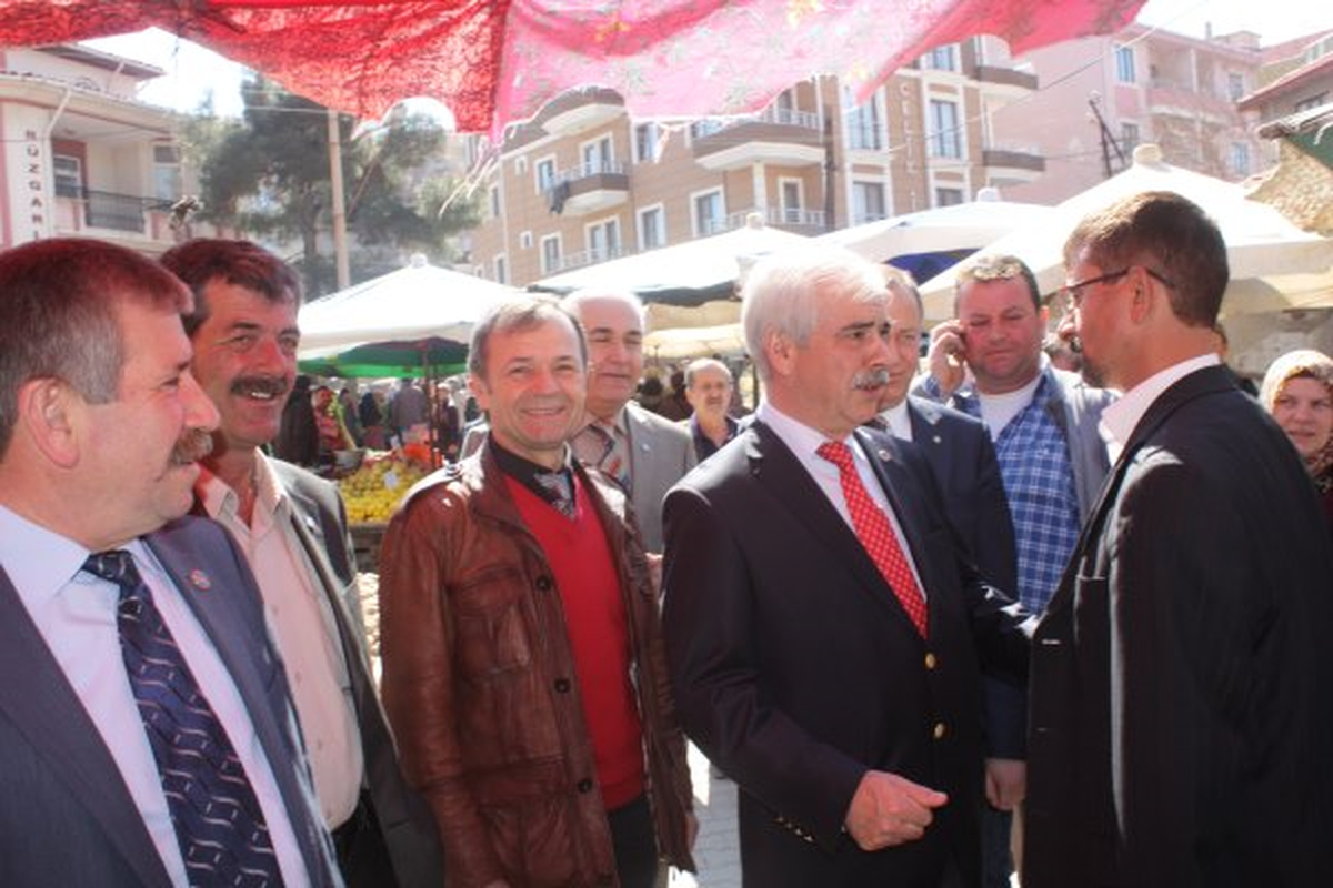 Mehmet Özcan ve Belediye Meclis Üyesi Adaylarından Pazaryeri Ziyareti