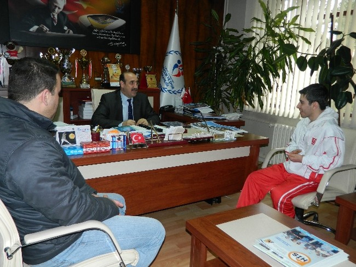 Milli Boksör, Polonya\'da Yapılacak Olan Turnuvaya Hazırlanıyor