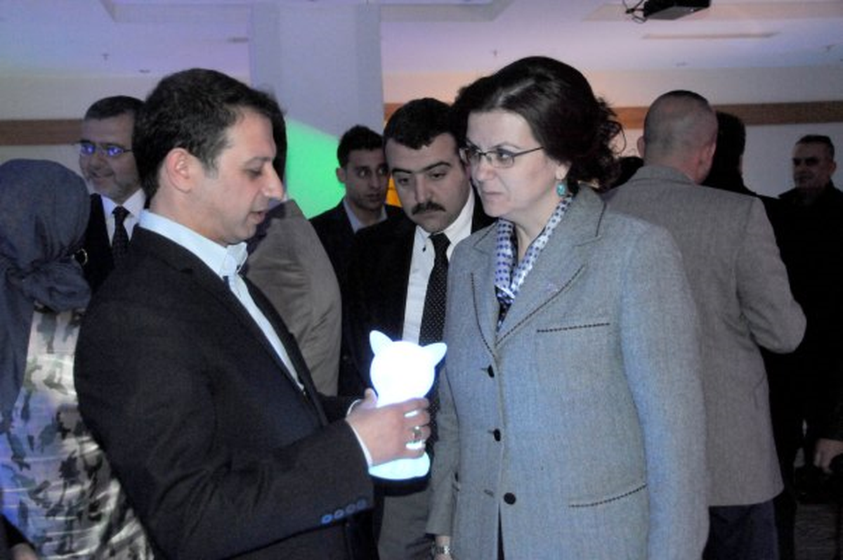 Mine Sezer Led Dünyası\'nı Gezdi