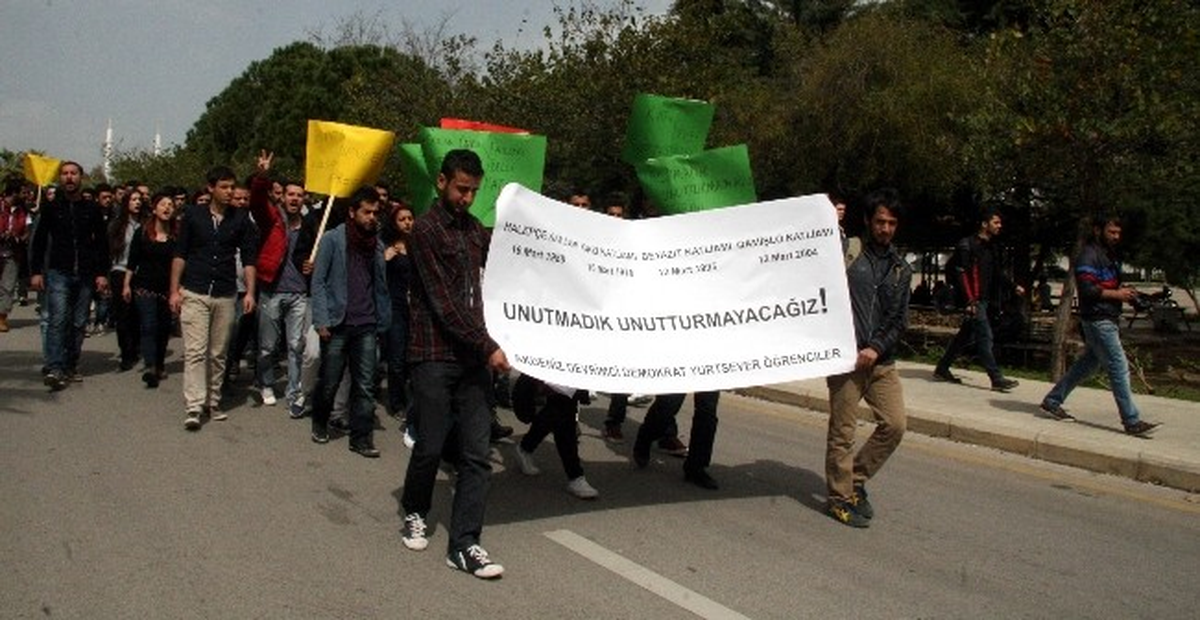 Öğrenciler Katliamları Protesto Etti
